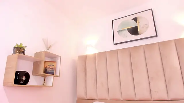 Anniie Queen online show from 02.12.25