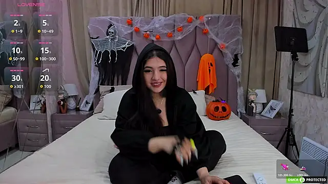 Snapshot of JennyFerguson chatting on 10.27.25 JennyFerguson online show from 10.27.25