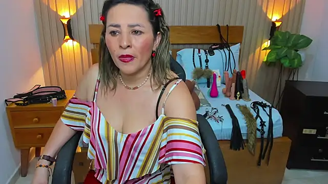 Snapshot of luciana_ballesteros_ chatting on 09.11.25 luciana ballesteros online show from 09.11.25
