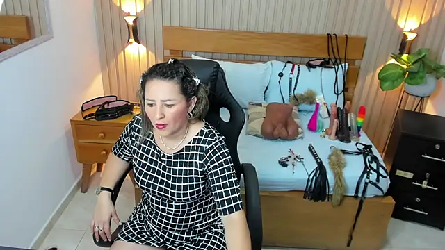 Snapshot of luciana_ballesteros_ chatting on 09.30.25 luciana ballesteros online show from 09.30.25