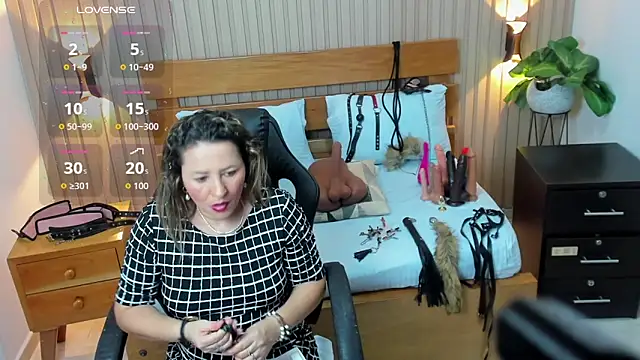 Snapshot of luciana_ballesteros_ chatting on 10.06.25 luciana ballesteros online show from 10.06.25
