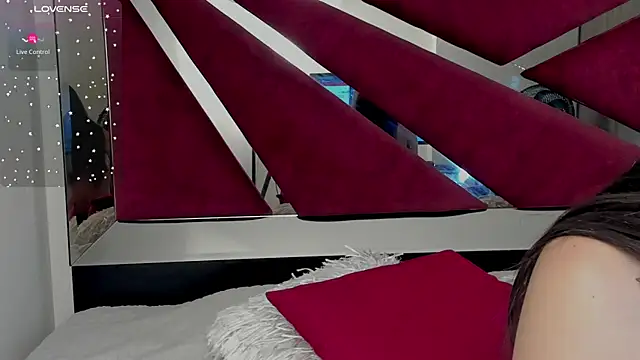 Snapshot of FaloonRoussel chatting on 05.13.26 FaloonRoussel online show from 05.13.26