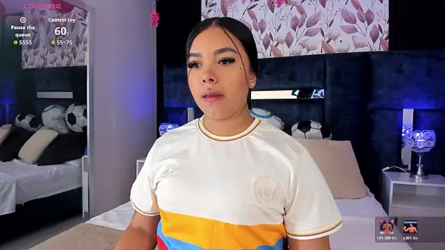 Snapshot of MarianaGarciaa__ chatting on 06.27.26 MarianaGarciaa online show from 06.27.26