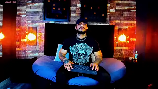 Van Velckan online show from 01.26.25