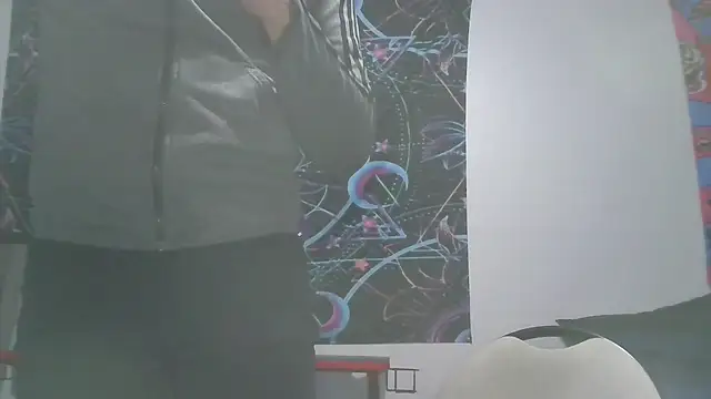 Snapshot of lazybonezz chatting on 12.30.24 lazybonezz online show from 12.30.24