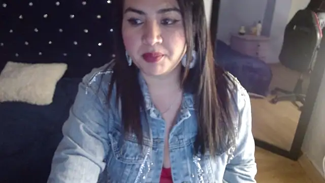 Snapshot of lucianaa_25 chatting on 12.10.24 lucianaa 25 online show from 12.10.24