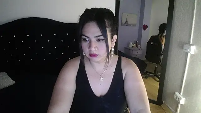 Snapshot of lucianaa_25 chatting on 12.20.24 lucianaa 25 online show from 12.20.24