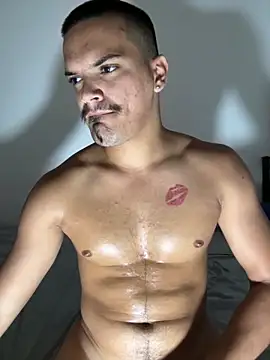 Snapshot of HotBeastBoy chatting on 12.04.24 HotBeastBoy online show from 12.04.24