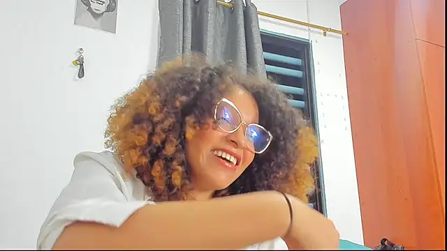 Ada gales  online show from 10.30.25