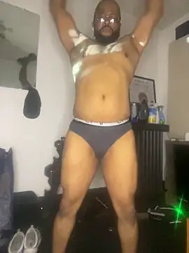 Snapshot of Enos3 chatting on 10.05.25 Enos3 online show from 10.05.25