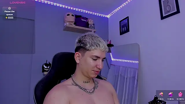 Snapshot of SebasFallon chatting on 03.06.25 SebasFallon online show from 03.06.25