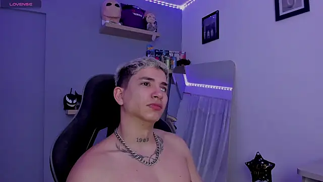 Snapshot of SebasFallon chatting on 03.07.25 SebasFallon online show from 03.07.25