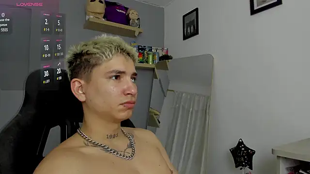 Snapshot of SebasFallon chatting on 03.08.25 SebasFallon online show from 03.08.25