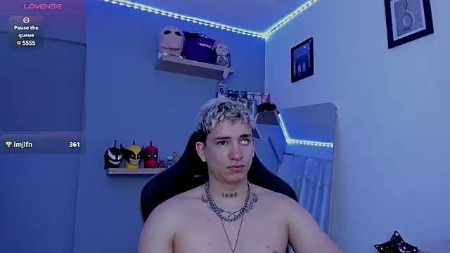 Snapshot of SebasFallon chatting on 03.19.25 SebasFallon online show from 03.19.25