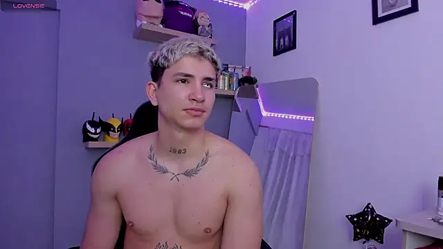 Snapshot of SebasFallon chatting on 03.21.25 SebasFallon online show from 03.21.25