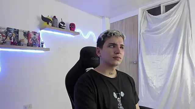 Snapshot of SebasFallon chatting on 11.24.25 SebasFallon online show from 11.24.25