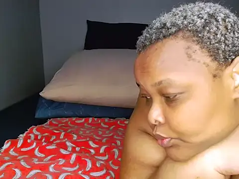 Snapshot of fatafricanqueen chatting on 04.09.26 fatafricanqueen online show from 04.09.26