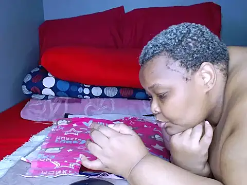 Snapshot of fatafricanqueen chatting on 04.16.26 fatafricanqueen online show from 04.16.26