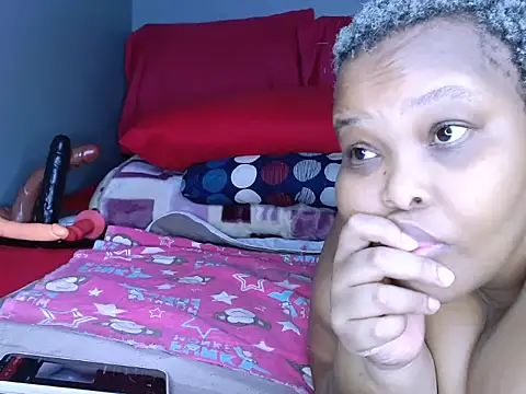 Snapshot of fatafricanqueen chatting on 04.17.26 fatafricanqueen online show from 04.17.26