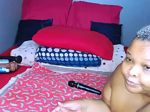 Snapshot of fatafricanqueen chatting on 04.24.26 fatafricanqueen online show from 04.24.26