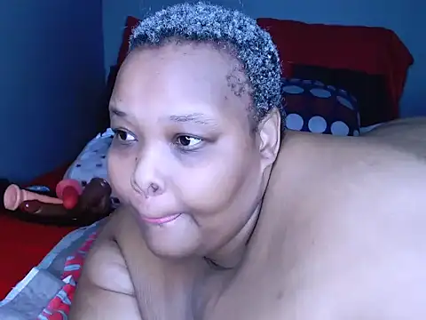 Snapshot of fatafricanqueen chatting on 05.13.26 fatafricanqueen online show from 05.13.26