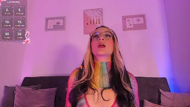 Snapshot of penny_sweett_ chatting on 07.18.26 penny sweett online show from 07.18.26