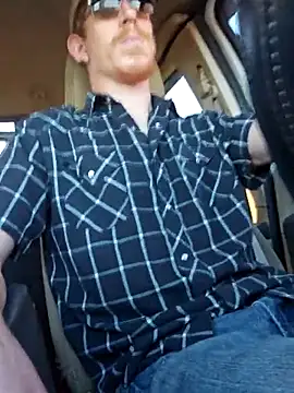 Snapshot of REDHAMMER_ chatting on 11.11.25 REDHAMMER online show from 11.11.25