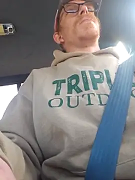 Snapshot of REDHAMMER_ chatting on 02.21.26 REDHAMMER online show from 02.21.26