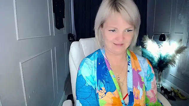 Snapshot of Juarnea chatting on 05.30.26 Juarnea online show from 05.30.26