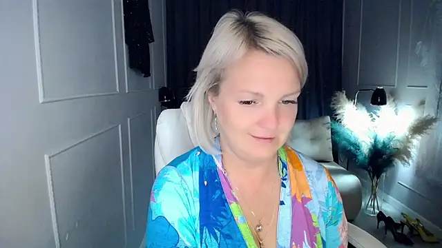 Snapshot of Juarnea chatting on 05.30.26 Juarnea online show from 05.30.26
