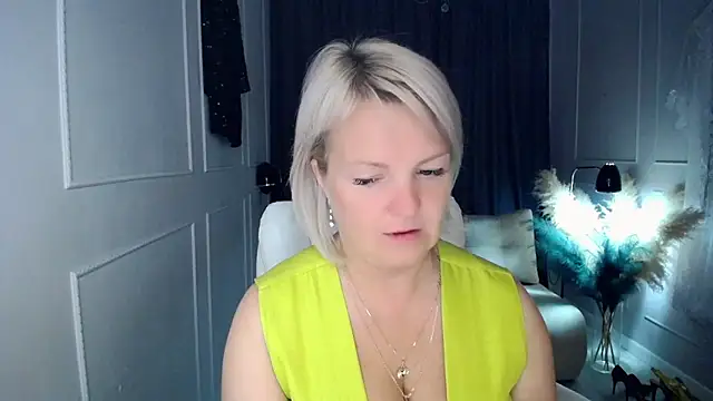 Snapshot of Juarnea chatting on 05.31.26 Juarnea online show from 05.31.26