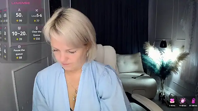 Snapshot of Juarnea chatting on 06.06.26 Juarnea online show from 06.06.26