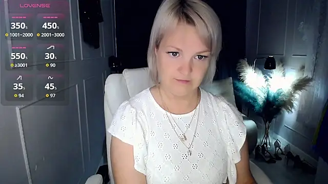 Snapshot of Juarnea chatting on 06.13.26 Juarnea online show from 06.13.26