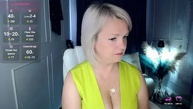 Snapshot of Juarnea chatting on 06.18.26 Juarnea online show from 06.18.26