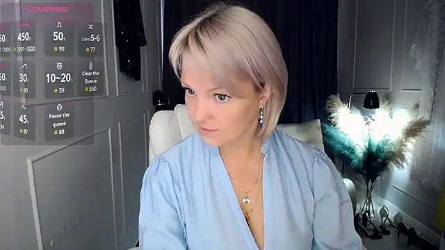 Snapshot of Juarnea chatting on 06.19.26 Juarnea online show from 06.19.26