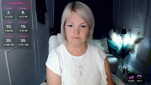 Snapshot of Juarnea chatting on 06.20.26 Juarnea online show from 06.20.26
