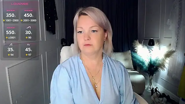 Snapshot of Juarnea chatting on 06.22.26 Juarnea online show from 06.22.26
