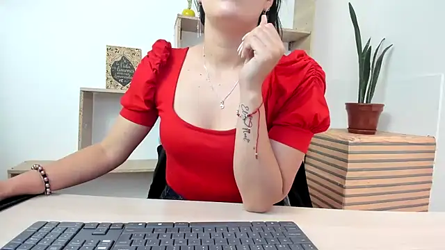 merlinaadams  online show from 10.03.25