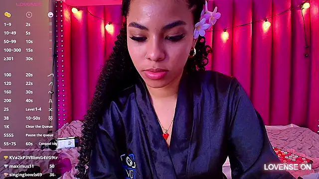 Snapshot of littleebonny chatting on 02.19.25 littleebonny online show from 02.19.25