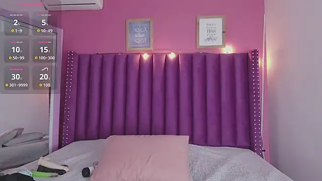 Snapshot of littleebonny chatting on 10.01.25 littleebonny online show from 10.01.25