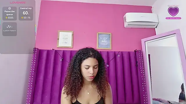 Snapshot of littleebonny chatting on 11.29.25 littleebonny online show from 11.29.25