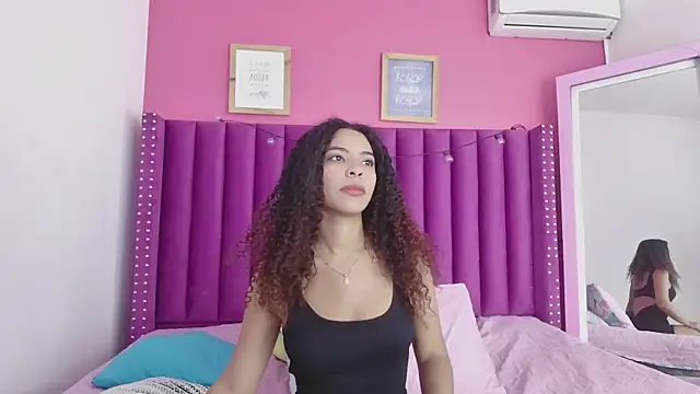 Snapshot of littleebonny chatting on 12.17.25 littleebonny online show from 12.17.25