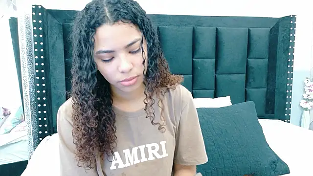 Snapshot of littleebonny chatting on 01.18.26 littleebonny online show from 01.18.26