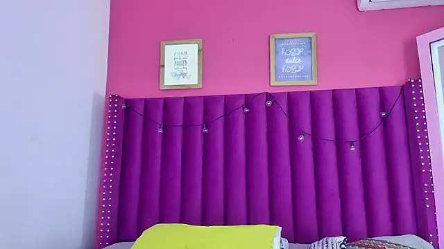 Snapshot of littleebonny chatting on 02.01.26 littleebonny online show from 02.01.26