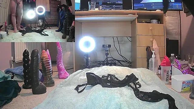 Snapshot of ClairTS chatting on 12.06.24 ClairTS online show from 12.06.24