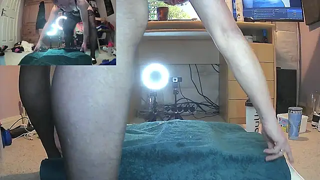 Snapshot of ClairTS chatting on 12.16.24 ClairTS online show from 12.16.24