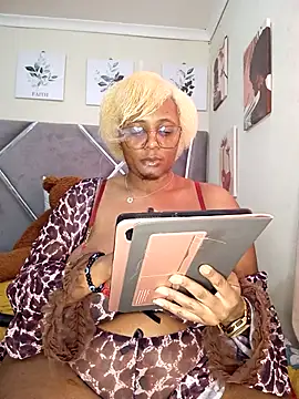 CocoBootyyy online show from 09.11.25