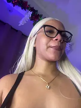 Snapshot of Charlotee_ chatting on 01.05.25 Charlotee online show from 01.05.25