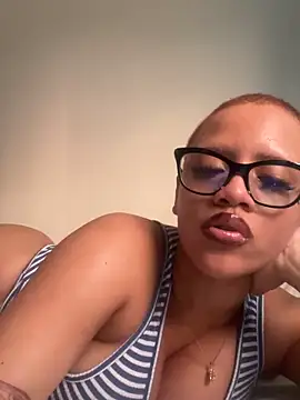 Snapshot of Charlotee_ chatting on 01.05.25 Charlotee online show from 01.05.25