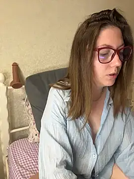 Snapshot of BeatriceTender chatting on 05.17.26 BeatriceTender online show from 05.17.26